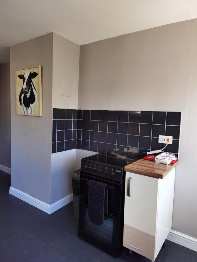 Fourth Avenue, Lovely Bungalow Available For Guests And Contractors Parking Wifi Nottingham Exterior photo