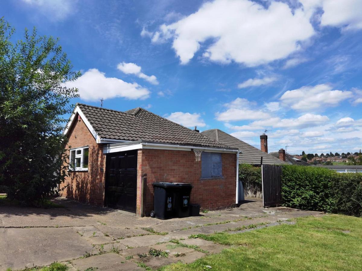 Fourth Avenue, Lovely Bungalow Available For Guests And Contractors Parking Wifi Nottingham Exterior photo